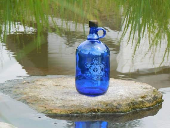 Botella de vidrio azul de 2 litros con asa con Metatron -  México