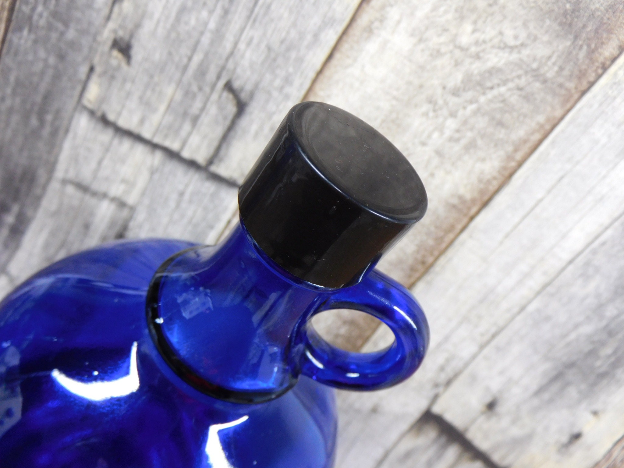 3 botellas de cristal de 2 litros en color azul con flor de la