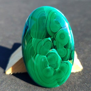 natural malachite gemstone, malachite cabochon, designer green malachite, designer malachite, rare malachite, protective gem, heart opener, travelers stone, quick healing