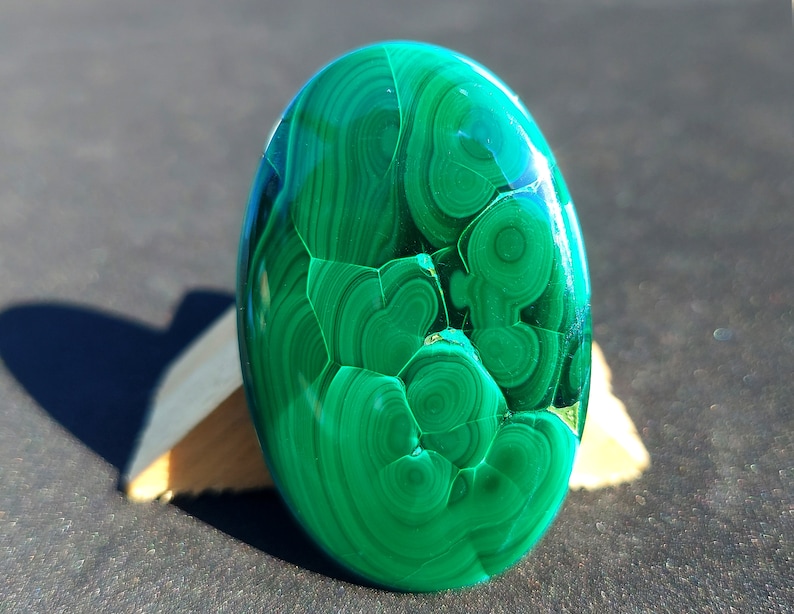 natural malachite gemstone, malachite cabochon, designer green malachite, designer malachite, rare malachite, protective gem, heart opener, travelers stone, quick healing