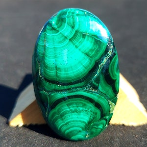 Cabochon di pietra preziosa di malachite naturale, pietra preziosa rara, cabochon di pietra preziosa di malachite verde naturale 42x27x6MM, 85 Carat