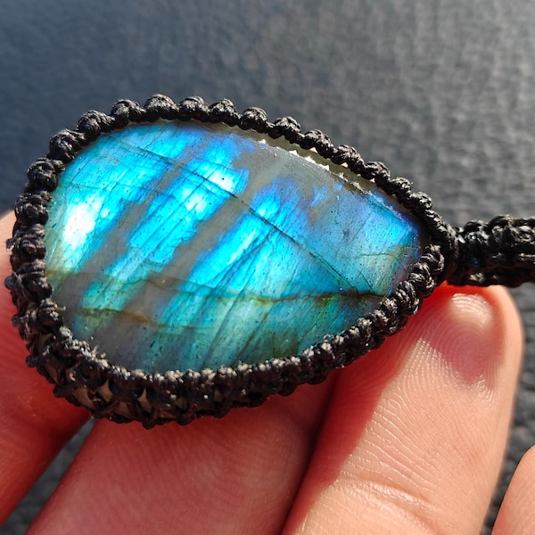 Handmade macrame Labradorite pendant, Size: 47x27 MM