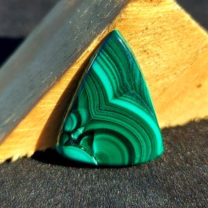 Cabochon di pietra preziosa di malachite naturale, pietra preziosa rara, cabochon di pietra preziosa di malachite verde naturale 21x17x4MM, 14 Carat