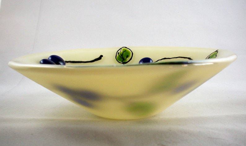 Fused art glass 7 bowl with leaves and berries