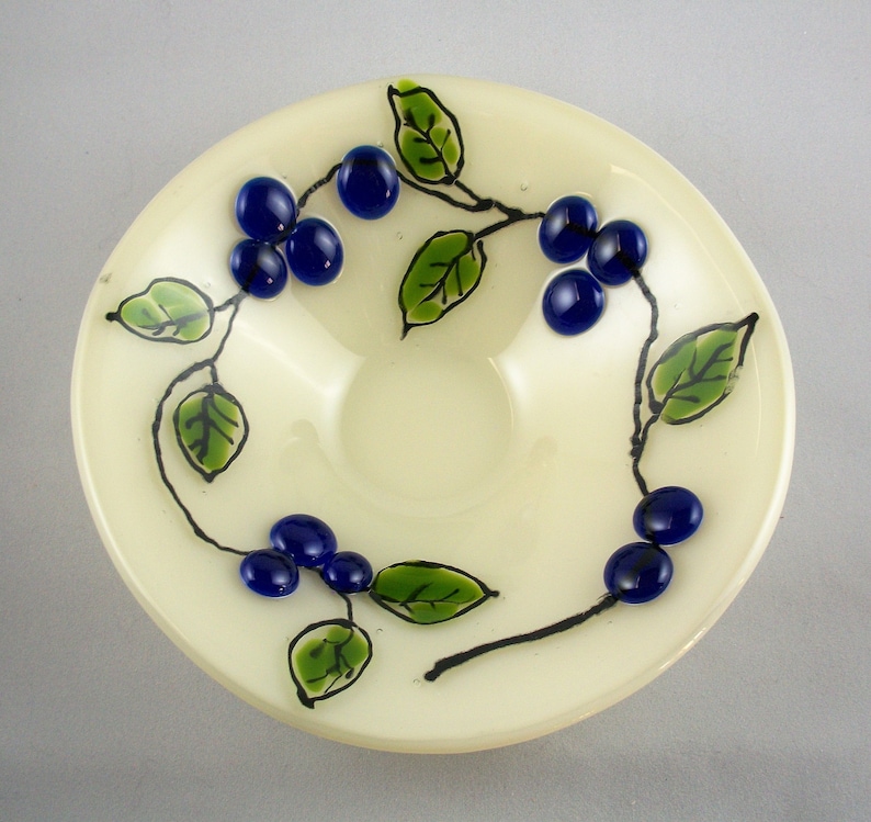 Fused art glass 7 bowl with leaves and berries