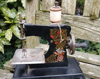 ビンテージ KAYANEE Sew Master おもちゃのミシン、動作する金属製