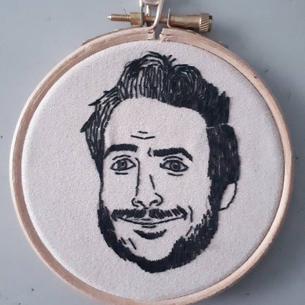 Charlie Day sur daim Rose broderie