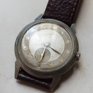 manual vintage wind wrist watch from the 40&#39;s