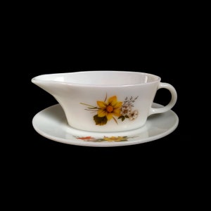 Vintage JAJ Pyrex Sauce Gravy Boat and Oval Under Plate White Glass Yellow Floral Autumn Glory Pattern Retro Country Kitchen Farmhouse Decor