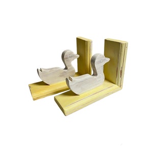 Vintage Wooden Hand Carved Ducks Swan Geese Bird Bookends Shelf Shabby Chic White Yellow Home Library Office Nursery Decor Book Lover Gift