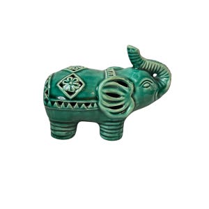 象の陶磁器の置物、家庭の装飾品を創造します 象の陶磁器の置物