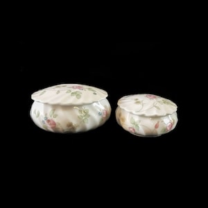 2 Vintage Wedgwood Rosehip White Bone China Floral Round Lidded Engagement Ring Jewellery Trinket Box Wedding Gift Set
