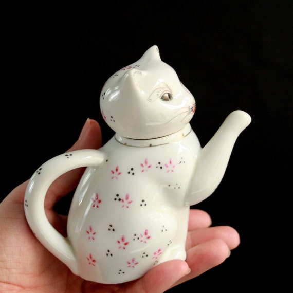 ヴィンテージ 中国製 白磁 招き猫 足を上げる ミニティーポット ティー