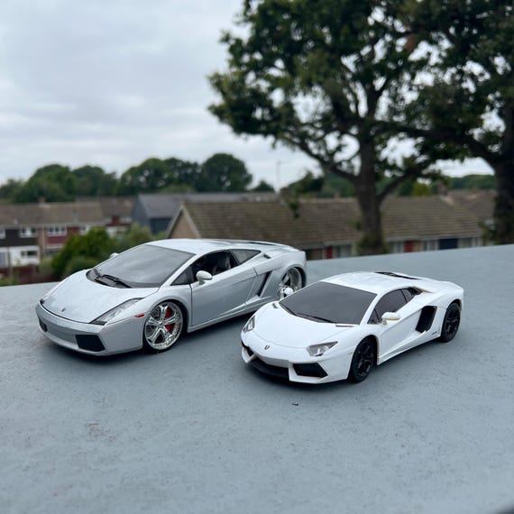 Vintage Maisto Lamborghini Gallardo: 1/18 Scale Diecast Model Car