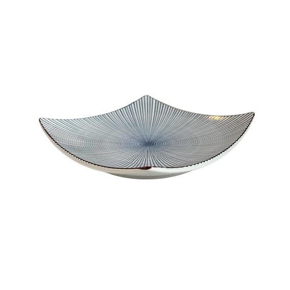 【美品】美濃焼_天下一筑後窯_波唐草模様_13枚セット（大皿、小皿、楕円皿） 美濃焼 天下一筑後窯 天下一筑後窯 青と白の栴檀十草 和柄 東京