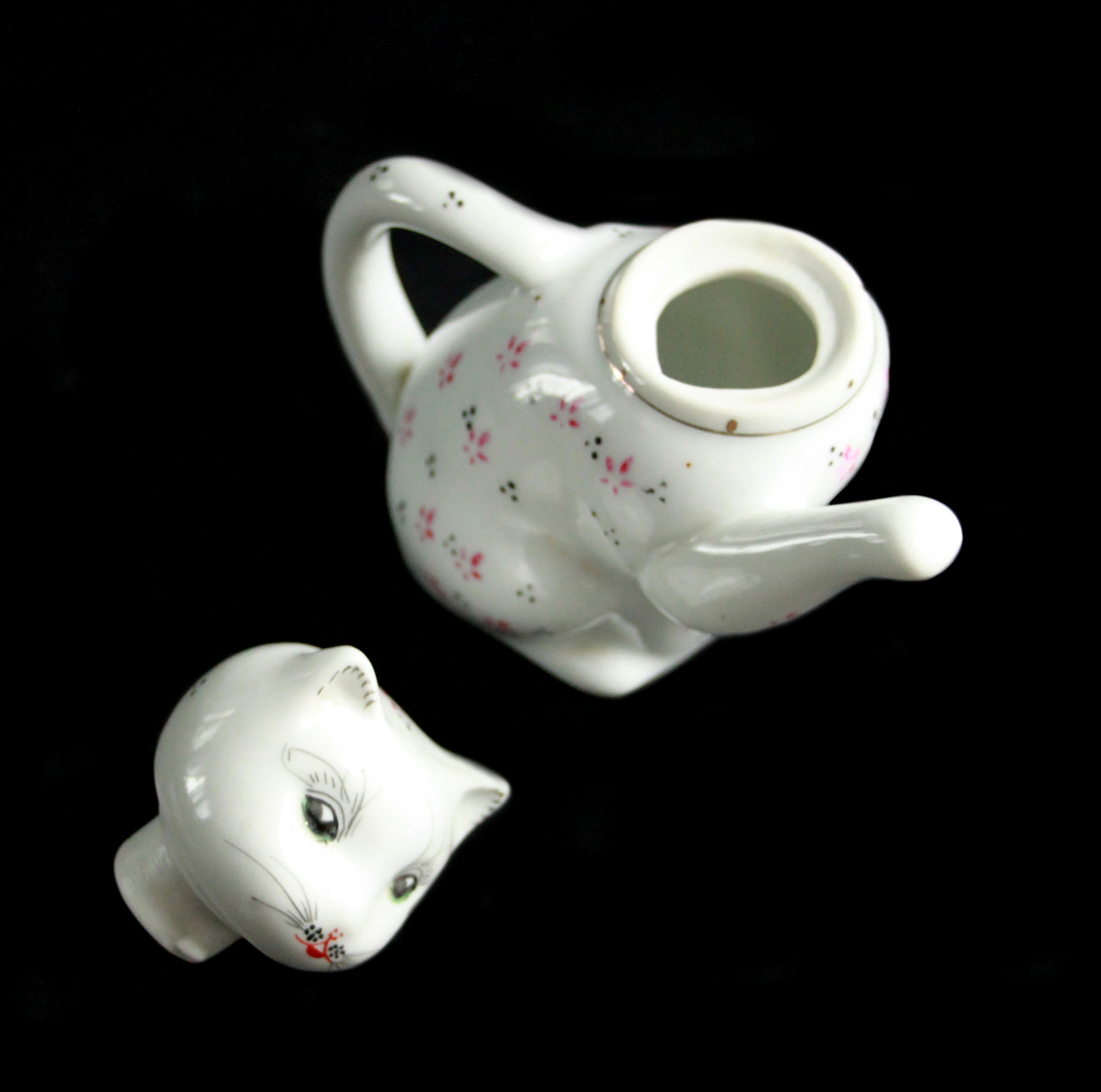 ヴィンテージ 中国製 白磁 招き猫 足を上げる ミニティーポット ティー