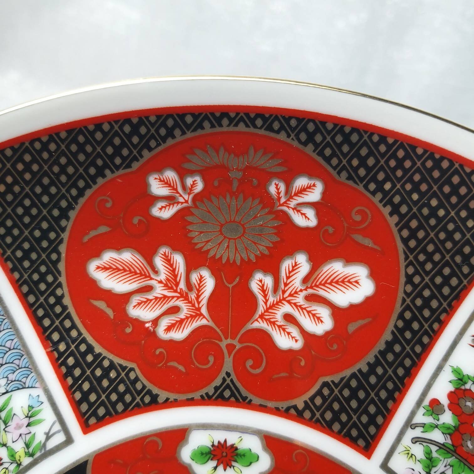 ヴィンテージ 伊万里焼 日本製 東洋装飾皿 黒 赤 緑 青 金 伊万里 鳥