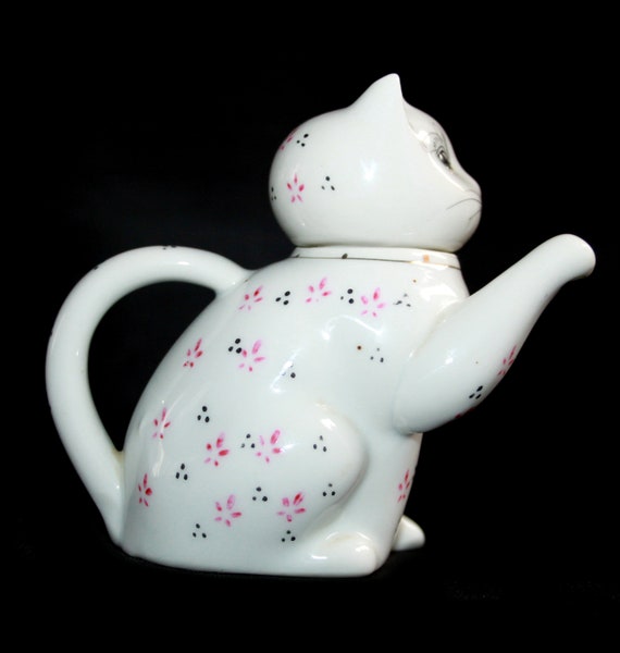 Vintage Chinese White Porcelain Lucky Cat Paw up Mini Teapot Tea