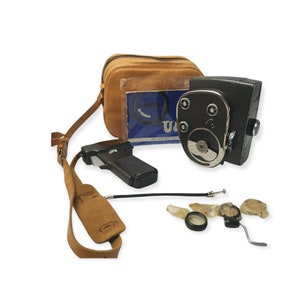 Vintage URSS Quartz Amateur Cine Camera Double 8 mm Film Retro Memorabilia in pelle marrone chiaro Istruzioni in inglese