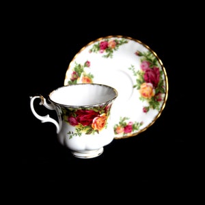 Vintage Original English Bone China Royal Albert Old Country Roses Pattern Mid Century Classic Coffee Cup Tea Cup and Saucer Set