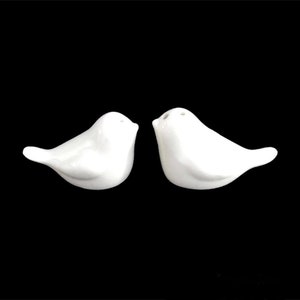 Vintage Salt and Pepper Shakers Cruet Set Pots White Ceramic Little Birds Shaped Housewarming Gift Dining Patio Table DecorTableware