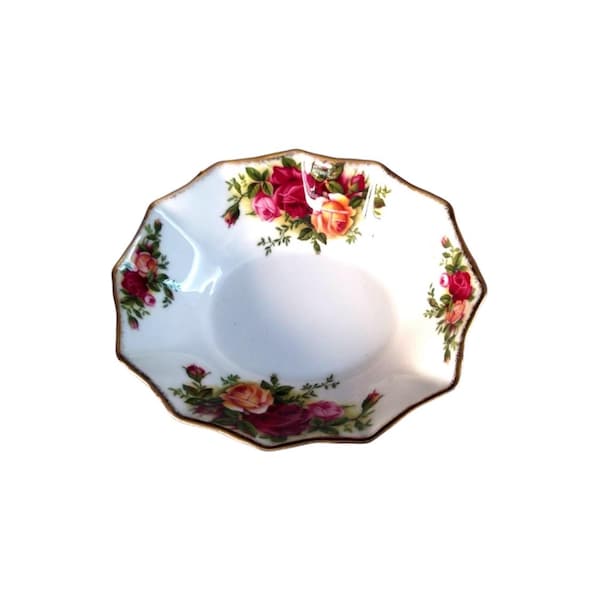Vintage Royal Albert Old Country Roses Oval Small Snack Plate Pin Dish Trinket Sweets Nuts Bowl Red Yellow Roses Pattern English Bone China