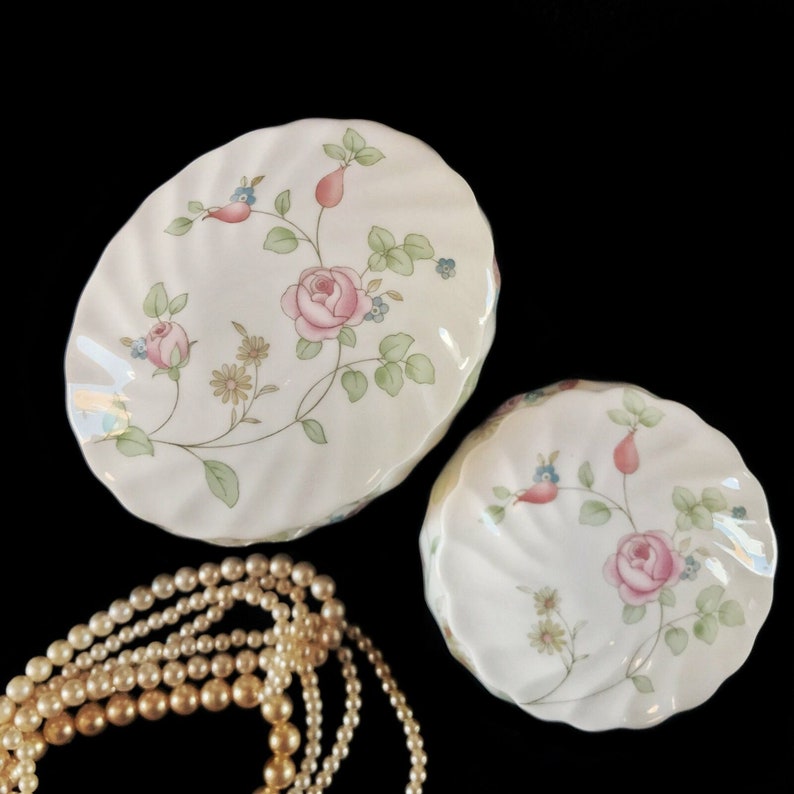 2 Vintage Wedgwood Rosehip White Bone China Floral Round Etsy
