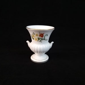 Vintage Wedgwood Mirabelle Floral Gold Trim White Bone China Small Urn Bud Mini Pose Vase Planter Makeup Holder Dining Vanity Table Decor