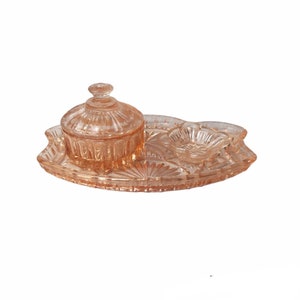 Conjunto de vaidade de vidro vintage, arte decoração, rosa, pêssego, depressão, corte, bandeja, pó, caixa de berloque e anel de pino, penteadeira, quarto, decoração boudoir