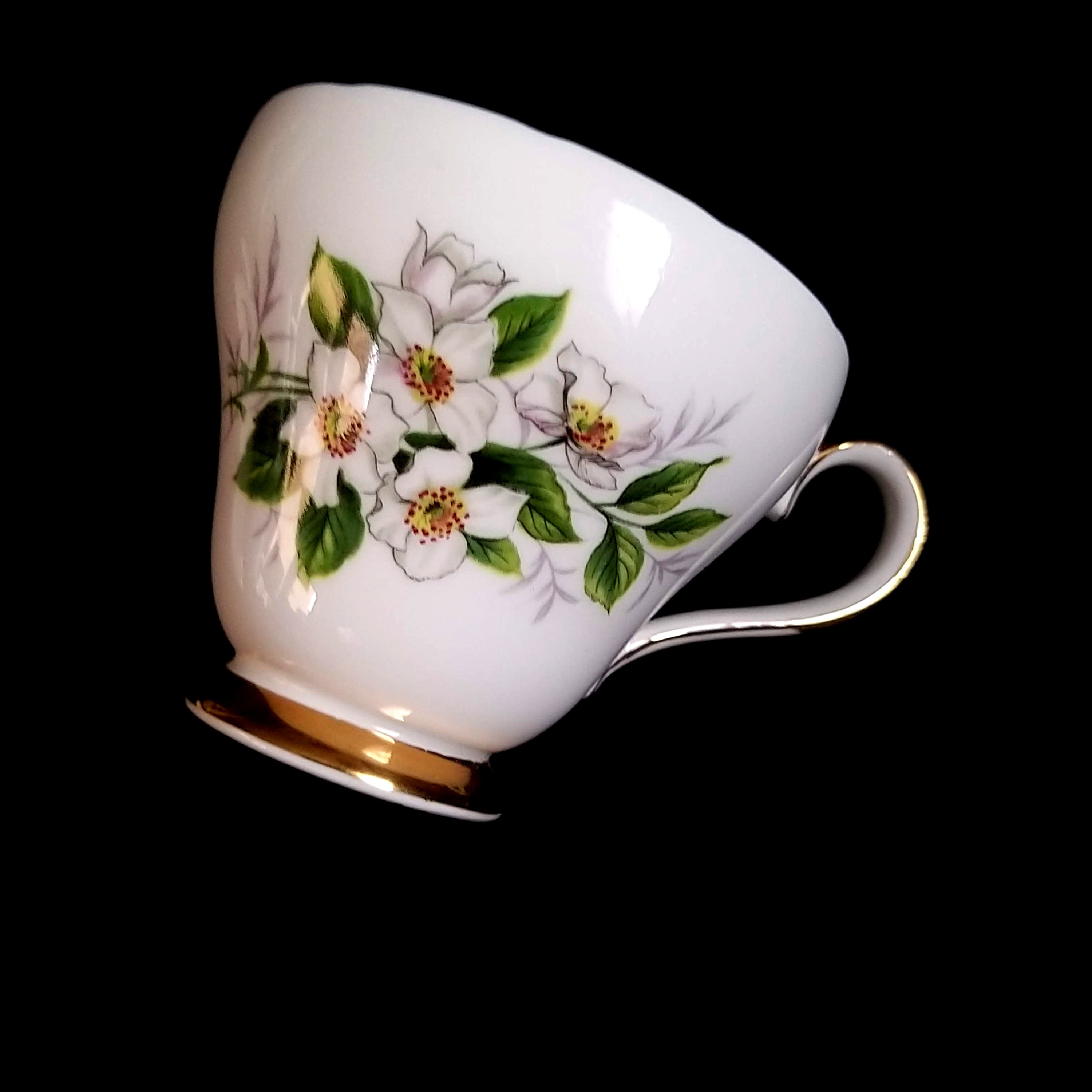 Adderley BONE CHINA ティーカップ・皿セット　ヴィンテージ Adderley BONE CHINA ティーカップ・皿セットヴィンテージ