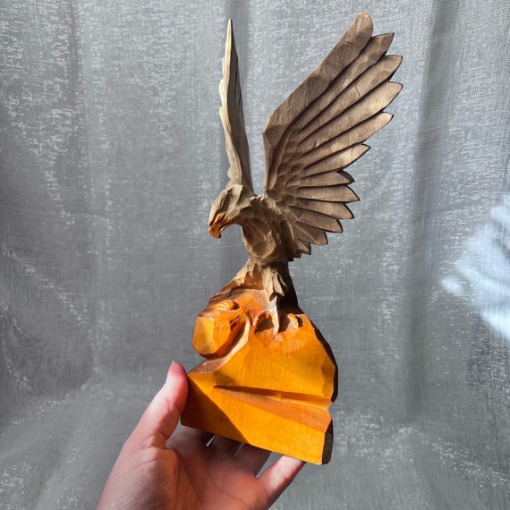 ヴィンテージ ソ連 手彫り 蛇を捕まえる鷲の鳥 置物 木製彫刻像 タン