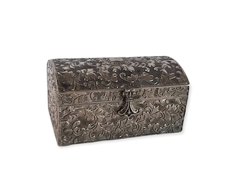 Vintage Silver Tone Metal Small Rectangular Jewelry Trinket Ring Box Chest Ornate Frosty Pattern Floral Design Vanity Dressing Table Decor
