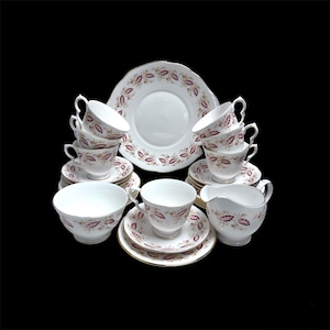 Vintage Queen Anne Pattern 8574 White Red Leaves Gild Rim Teacup Saucer Cake Plate Tray Creamer Sugar Bowl Bone China Porcelain Trio Tea Set