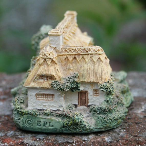 ヴィンテージ フィギュア 彫刻 EPL ミニチュア ハウス VTG 古い茅葺き