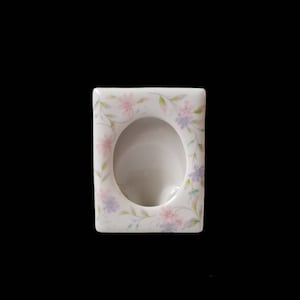 Vintage Reqtangular Oval Cut Handpainted Pastel Floral Porcelain Ceramic Photo Frame Retro Memory Gift Shelf Desk Bed Room Decor Japan Made