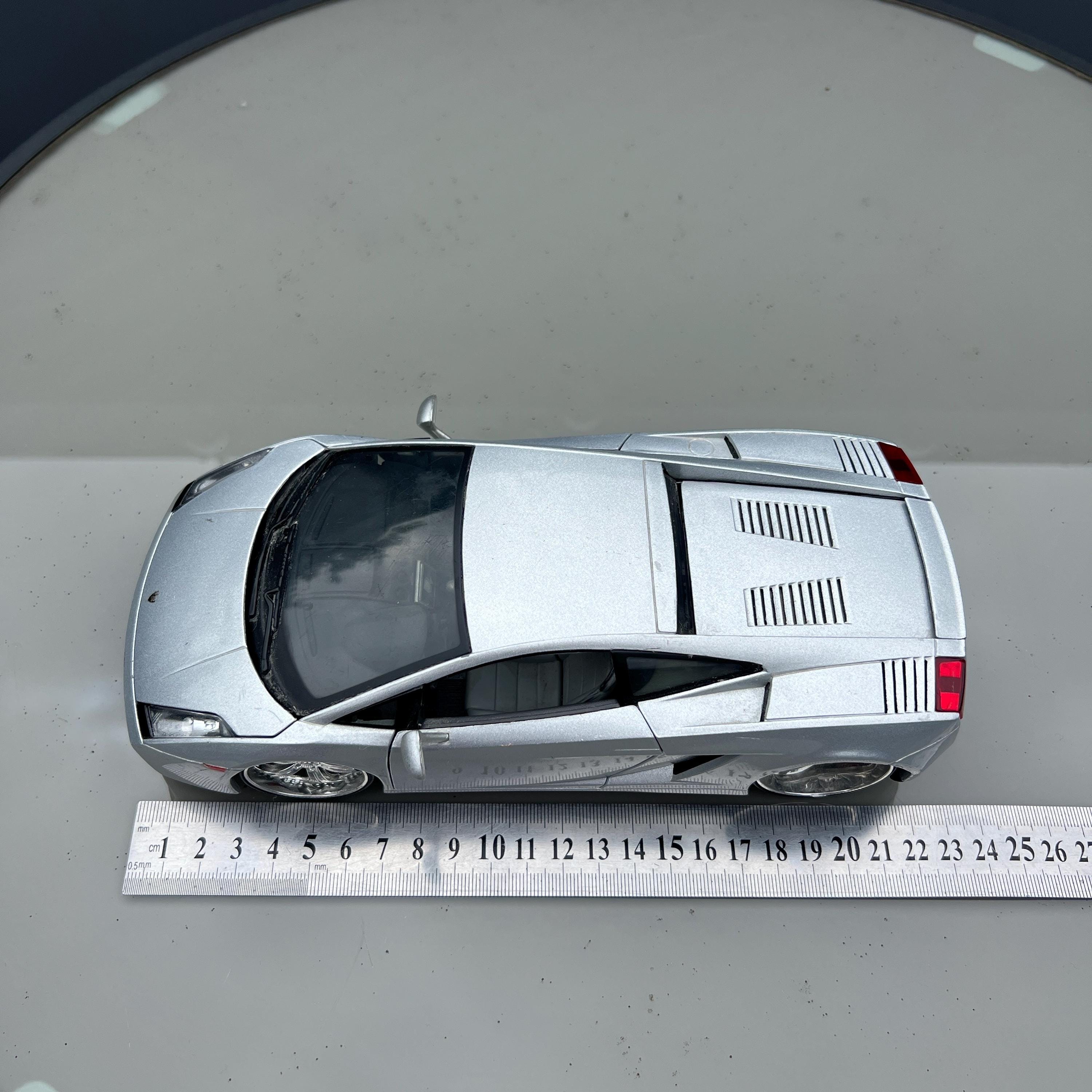 Vintage Maisto Lamborghini Gallardo: 1/18 Scale Diecast Model Car