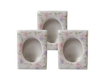 ヴィンテージホワイトセラミックフォトフレーム：ピンクの花柄コテージ