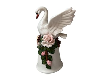 Campana de comedor de porcelana bisque hecha a mano de la colección Michelangelo, campana vintage, cisne blanco, rosas rosadas, decoración bohemia