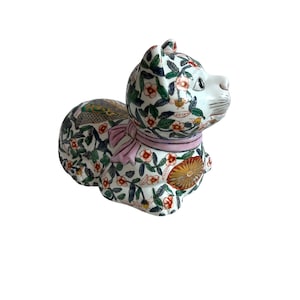 Vintage Japanese Chinese White Flower Pattern Bow Collar Porcelain Lucky Cat Lover Gift Collectable Ceramic Ornament Large Figurine Statue