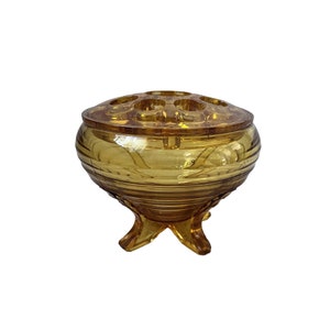 vintage Sowerby Art Déco Verre Rose Bol avec Fleur Grenouille Couvercle 1930 Pressé Brun Ambre Verre Rayé Motif Posy Vase Décor Rétro