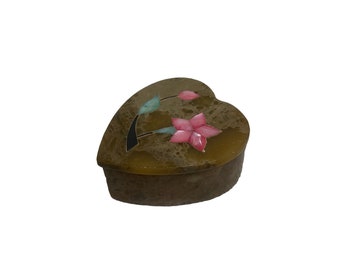 Vintage verde esteatita y nácar patrón floral tallado a mano en forma de corazón baratija anillo caja vanidad mesa decoración regalo para ella