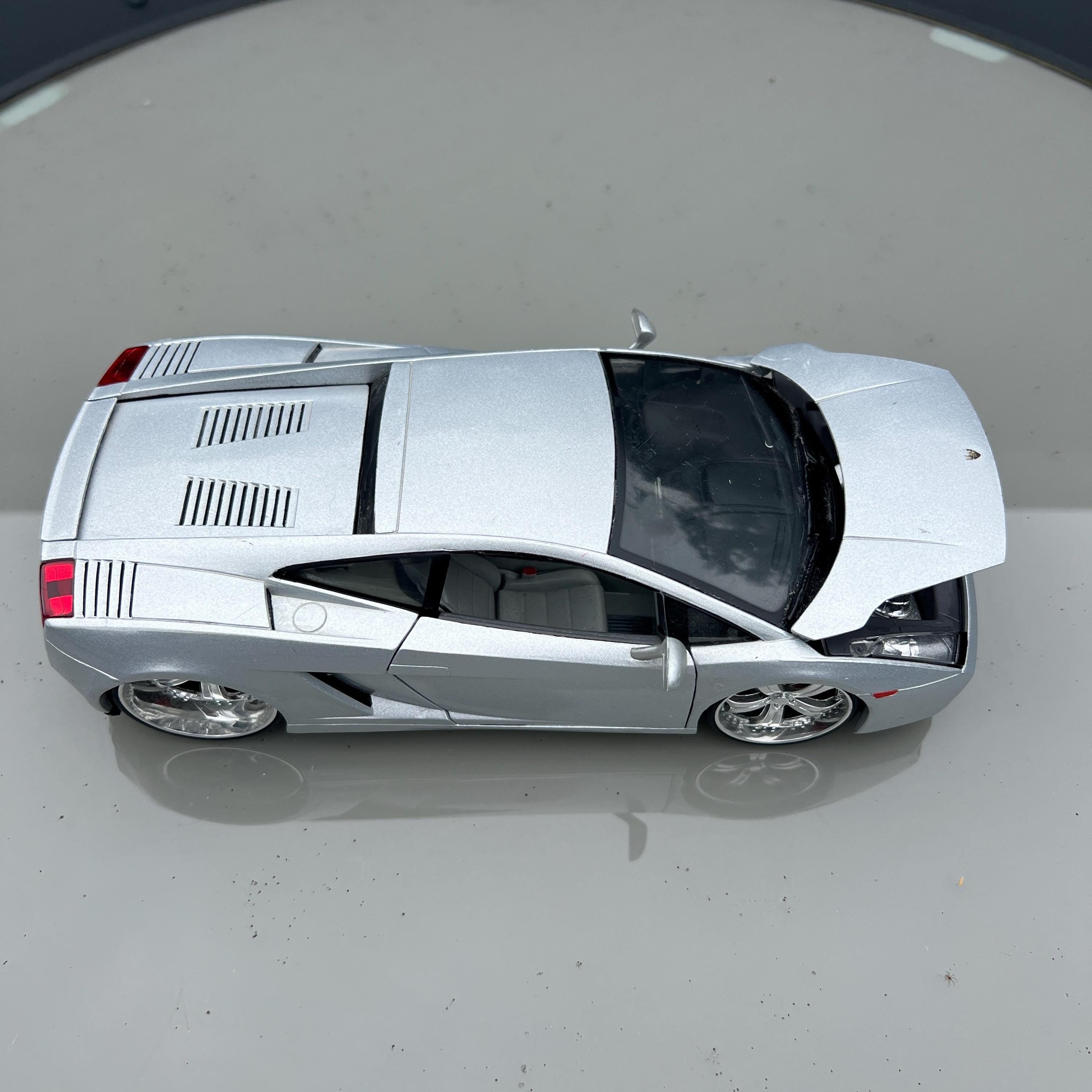 Vintage Maisto Lamborghini Gallardo: 1/18 Scale Diecast Model Car