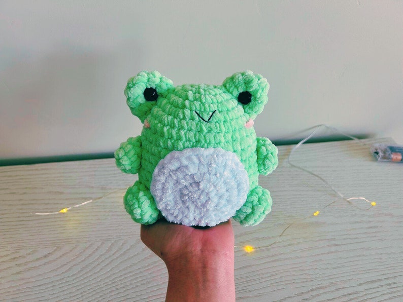 Fluffy Frog Crochet Pattern image 4