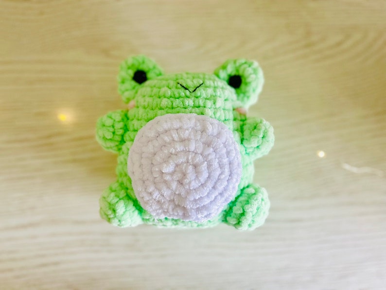 Fluffy Frog Crochet Pattern image 2