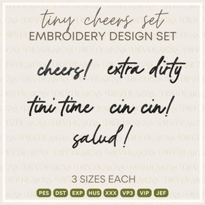 Paquete de 5 frases de "Tiny Cheers" (archivos de bordado a máquina pequeños, 3 tamaños cada uno) que incluyen: "Cheers", "Tini Time", "Salud", "Cin Cin", "Extra Dirty"