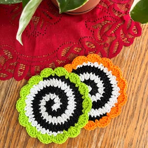 Crochet Coaster Pattern, Crochet Spiral Pattern, Crochet Spiral Coaster, Crochet Halloween Decor, Crochet Halloween, Crochet Spooky Decor