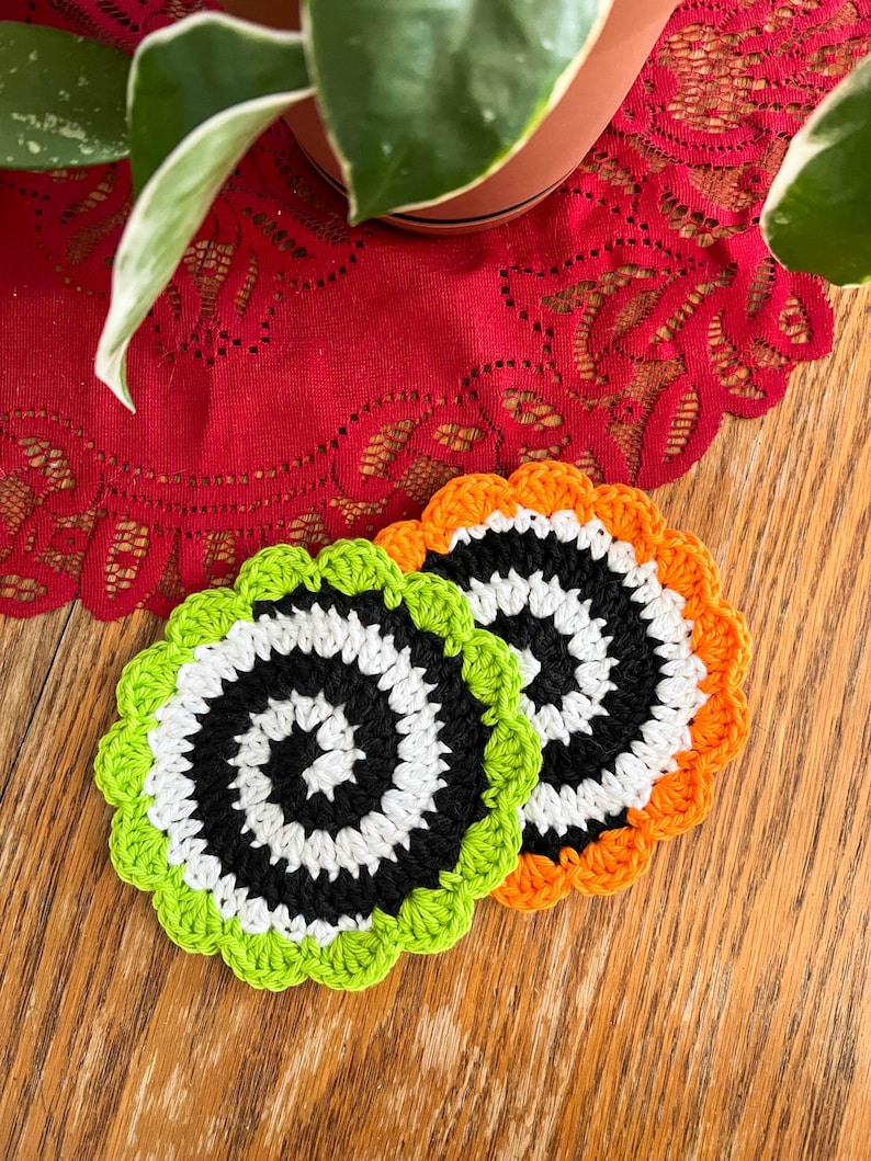 Crochet Coaster Pattern, Crochet Spiral Pattern, Crochet Spiral Coaster, Crochet Halloween Decor, Crochet Halloween, Crochet Spooky Decor