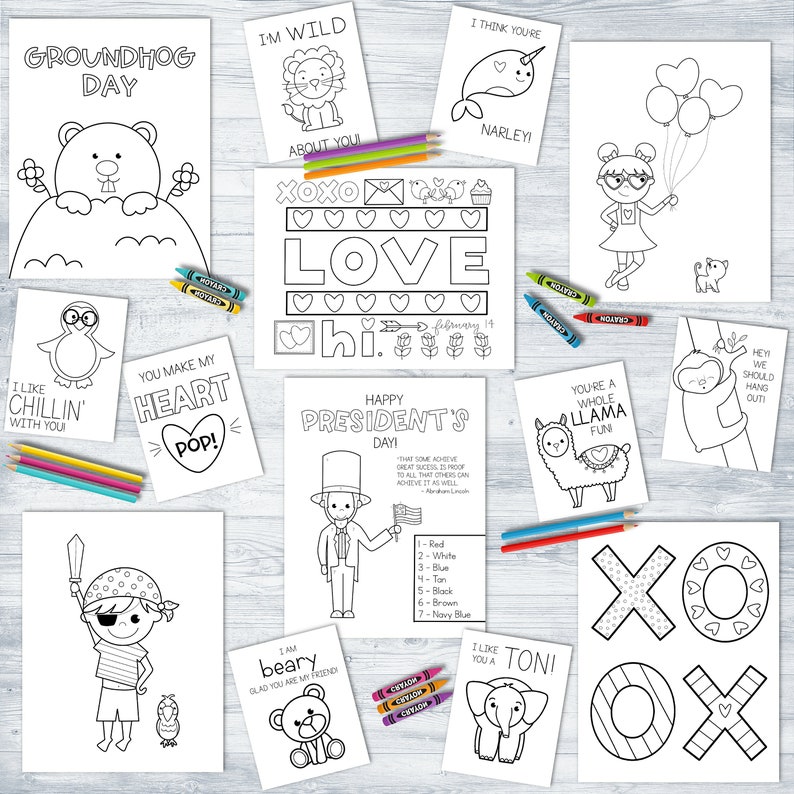 Puede incluir: Una colecci&oacute;n de tarjetas para colorear en blanco y negro con varios dise&ntilde;os, incluyendo una marmota, un le&oacute;n, un narval, un ping&uuml;ino, una ni&ntilde;a con globos, un pirata, una llama, un perezoso, un elefante y un oso de peluche. Cada tarjeta tiene un mensaje.