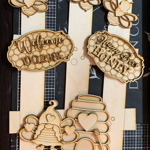 Bee Door Hanger