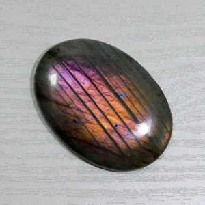 Jewellery Gemstone Designer Cushion Shape Purple Labradorite Loose Gemstone AAA Quality Purple Labradorite Cabochon Size 29*10*7mm 21Cts